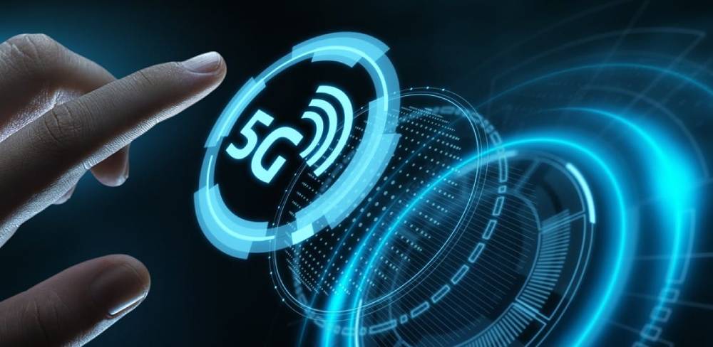  A hand reaching towards a glowing 5G icon, symbolizing advanced technology and connectivity amidst a futuristic digital backdrop.